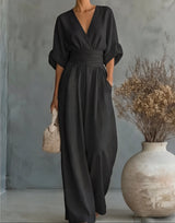 Daniela  Mono elegante de escote en V y pierna ancha