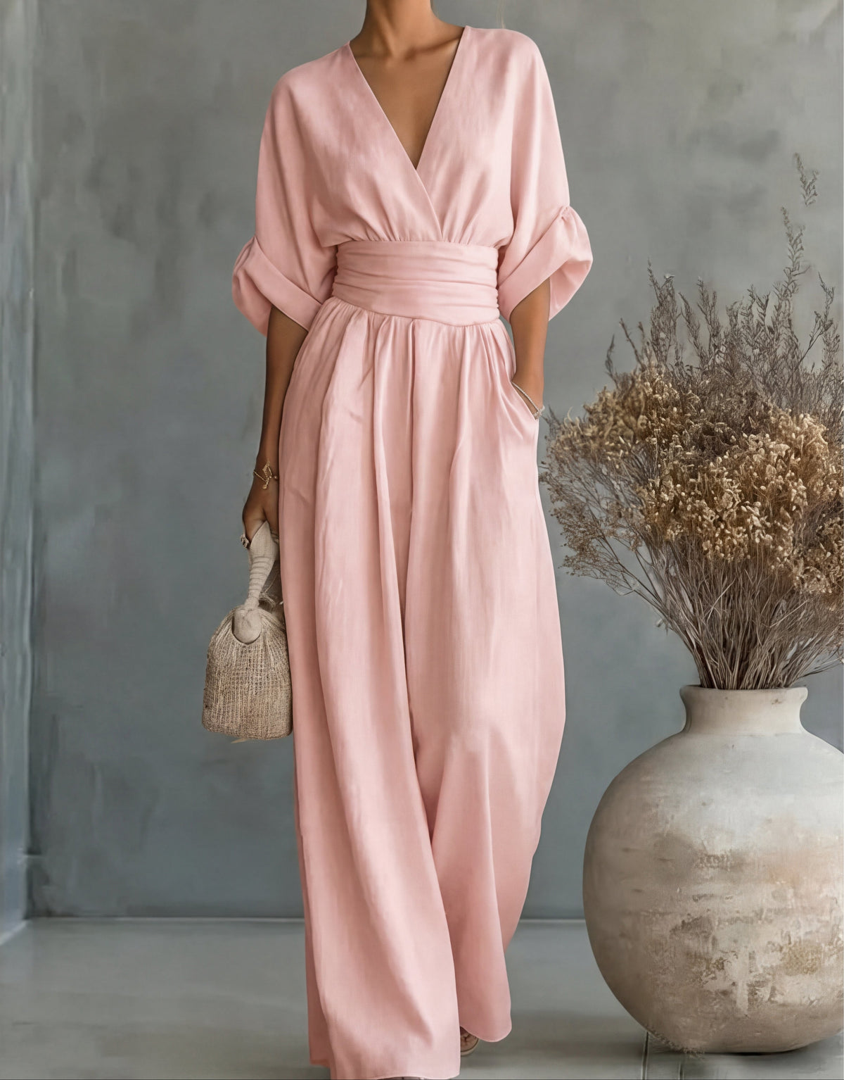Daniela  Mono elegante de escote en V y pierna ancha