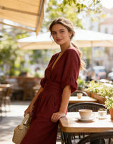 Daniela  Mono elegante de escote en V y pierna ancha